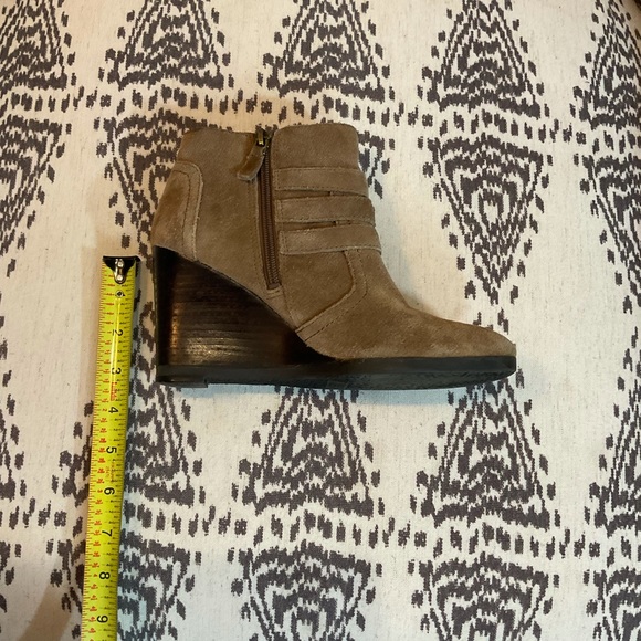 Franco Sarto Brown Suede Buckle Wedge Boot Sz 6.5 - Picture 9 of 13
